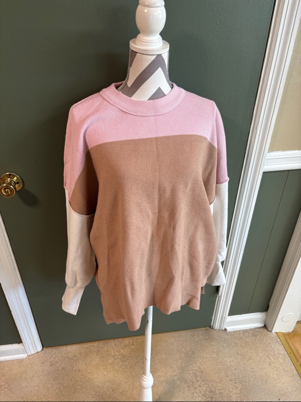 Relaxed Colorblock Crewneck Sweater in Pink, Tan & White